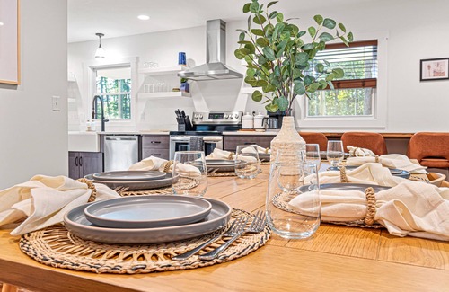 Alexander Casa | Secluded Chic Design: 15min AVL-GameRm-Sauna-HotTub