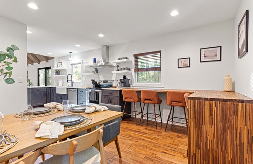 Alexander Casa | Secluded Chic Design: 15min AVL-GameRm-Sauna-HotTub