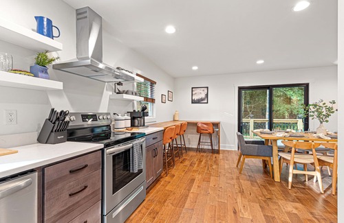 Alexander Casa | Secluded Chic Design: 15min AVL-GameRm-Sauna-HotTub