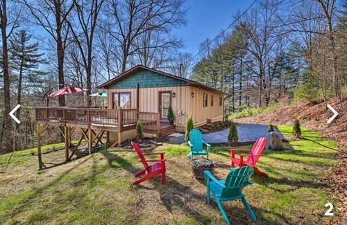 Franklin Cabina | Secluded & Convenient Cabin Franklin NC Pet Friendly Renovated Mountain Views