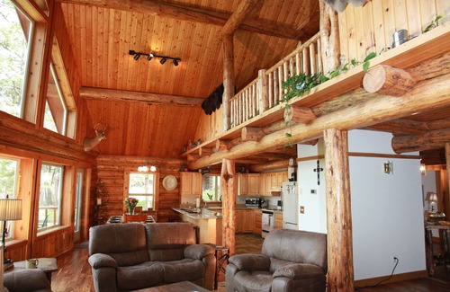 Kalispell Casa | Aislado y conveniente Inicio de registro de vista de glaciar en 15 acres totalmente actualizado 3BR / 2Bath