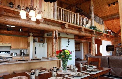 Kalispell Casa | Aislado y conveniente Inicio de registro de vista de glaciar en 15 acres totalmente actualizado 3BR / 2Bath