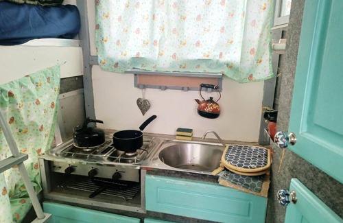 Welcombe Cabina | Secluded converted horsebox Retreat in Welcombe
