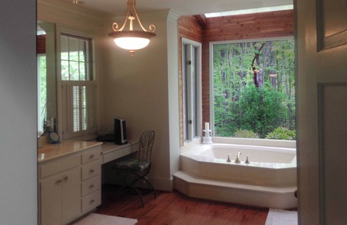Milton Cabaña | Secluded Cottage on Horse Farm, Close to Dntn Alpha, Windward, Wifi AC