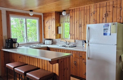 Merrimac Cabaña | Cabaña aislada con hermosas vistas al lago Wisconsin!