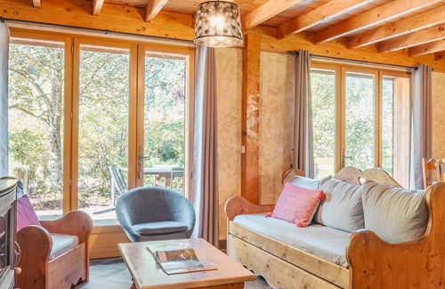 La Compote Chalet De Esquí | Secluded cottages suitable for Birthdays or Relaxation with Spa, Stove, Garden