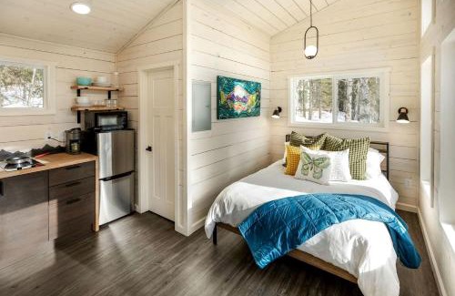 Chugiak Casa | Secluded Cozy Wooden Cabin in Anchorage, Alaska