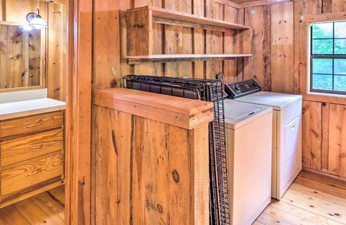 Newnata Cabina | Secluded Creekside Cabin w/ Kayaks Provided