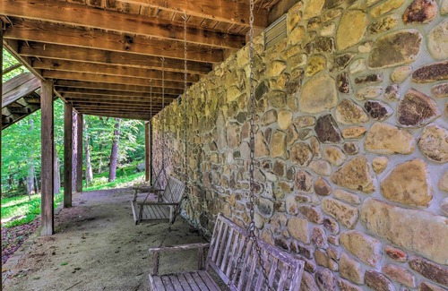Newnata Cabina | Secluded Creekside Cabin w/ Kayaks Provided