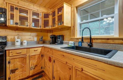 Cosby Casa | Secluded Creekside Cabins with Hot Tubs - Perfect