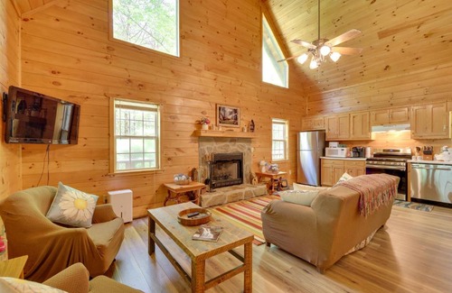 Blairsville Casa | Secluded Cross Creek Cabin with Deck and Fire Pit!