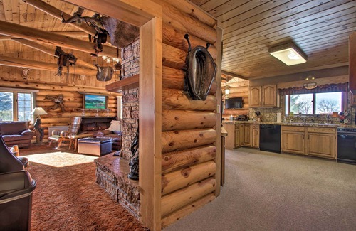 Dillon Casa | Dillon Log Home w / Hot Tub- Por Beaverhead y senderismo!