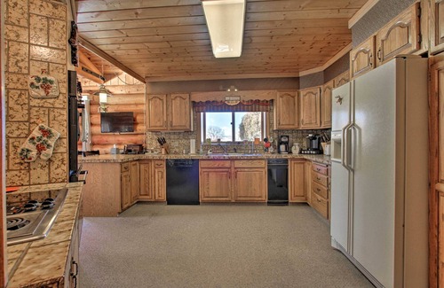 Dillon Casa | Dillon Log Home w / Hot Tub- Por Beaverhead y senderismo!