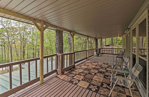 Edgemont Casa | Secluded Edgemont Getaway w/ Huge Outdoor Deck!