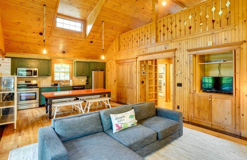 Tannersville Cabina | Secluded Elka Park Cabin: Hot Tub & Fire Pit!