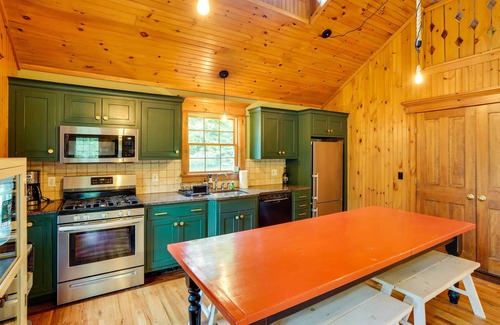 Tannersville Cabina | Secluded Elka Park Cabin: Hot Tub & Fire Pit!