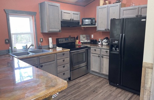 Eminence Cabina | Secluded Eminence Ranch House Cabin in the Ozarks
