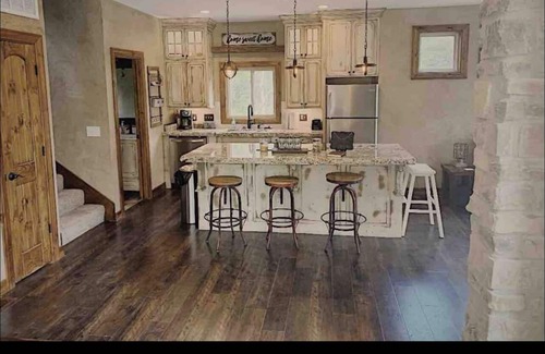 Big Cedars Cabina | Secluded family lake home by Big Cedar and Table Rock Lake. Must Experience