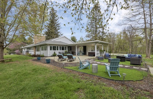 Logan Casa | Secluded & Fancy Lake House. Free kayaks & canoe!