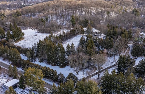 Hamilton Otro | Secluded Farmhouse Getaway in Beautiful Conservation Area