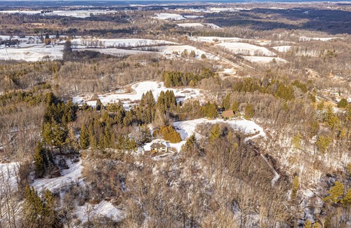 Hamilton Otro | Secluded Farmhouse Getaway in Beautiful Conservation Area