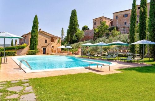 Vergelle Casa | Secluded Farmhouse in Montalcino with Swimming Pool
