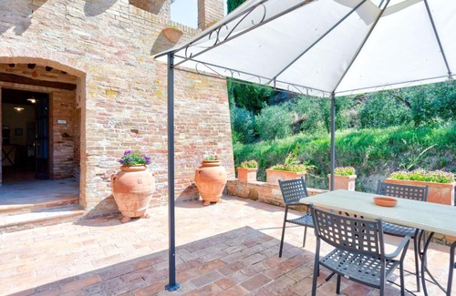 Vergelle Casa | Secluded Farmhouse in Montalcino with Swimming Pool