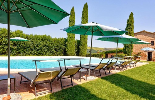 Vergelle Casa | Secluded Farmhouse in Montalcino with Swimming Pool