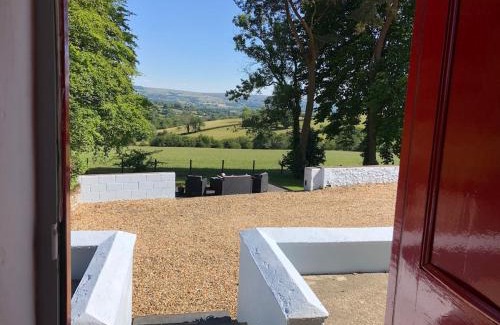 Lampeter Casa | Secluded farmhouse with views