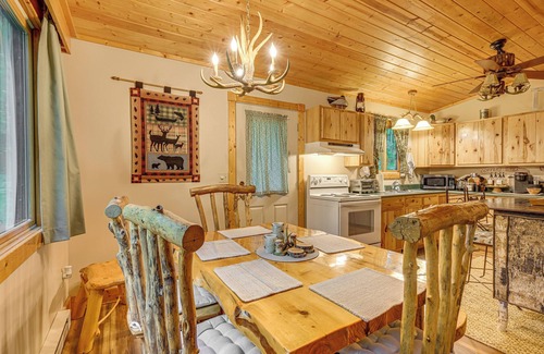 Farwell Cabina | Secluded Farwell Cabin w/ Fire Pit & Gas Grill!