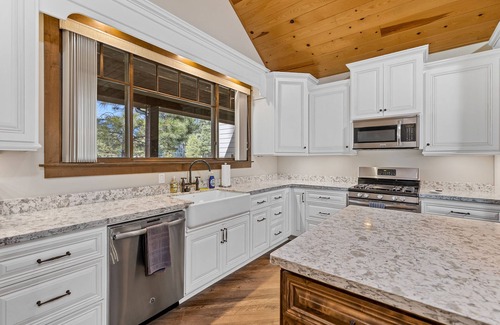 Flagstaff Cabina | Secluded Flagstaff Cabin Getaway and Guesthouse (Sleeps 20)