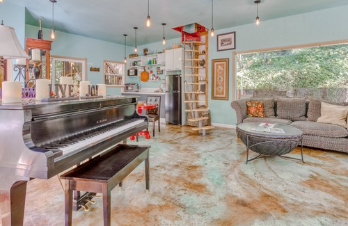 Cedar Hills Casa | Secluded forest home with private hot tub - dog-friendly - 6 minutes to downtown