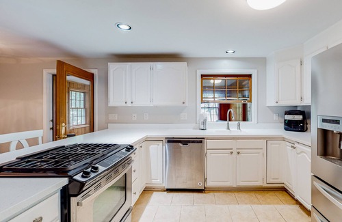 Harpswell Casa | Secluded getaway on the sound with high-speed WiFi, deck & full kitchen