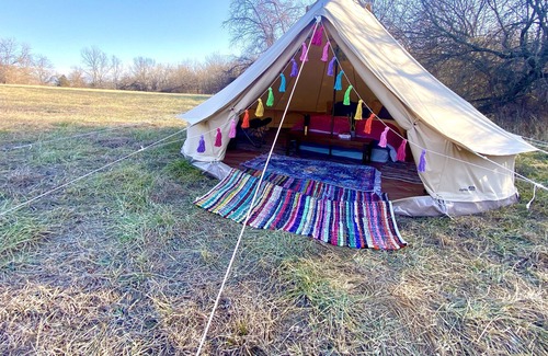 Lee's Summit Cabina | Secluded glamping yet close to city amenities