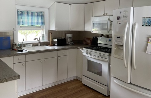 Misquamicut Apartamento | Secluded Hideaway minutes from the ocean