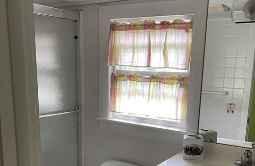 Misquamicut Apartamento | Secluded Hideaway minutes from the ocean