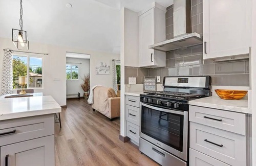 Altadena Casa | Secluded Highly Upgraded 3BR/3BA SFR- 10 Mins to Old Town Pasadena