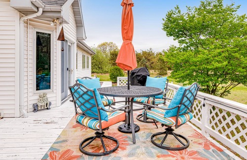 New Lisbon Casa | Secluded home on 1.5 acres with fast WiFi, deck, fireplace & AC - close to lake