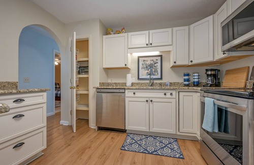 Bat Cave Casa | SECLUDED HOME WITH MOUNTAIN VIEWS PRIVACY - NOW WITH STARLINK
