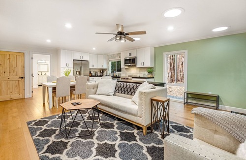 Freestone Casa | Secluded home with hot tub, washer/dryer, WiFi - near wineries, beach