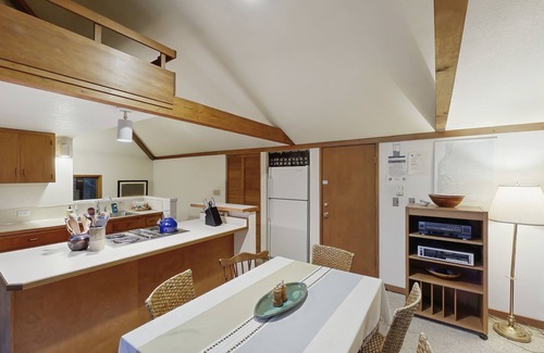 Otis Casa | ¡NUEVO LISTADO! Casa aislada con vistas a las copas de los árboles y balcón - cerca de la playa / Cascade Head