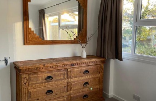 East Putney Casa | Secluded House in Vibrant Putney