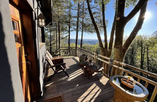 Mill Valley Cabina | Secluded In Town Cabin in the Woods