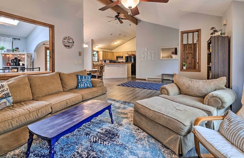 Greentown Cabaña | Secluded Lake Ariel Hideaway w/ Deck & Pool Access