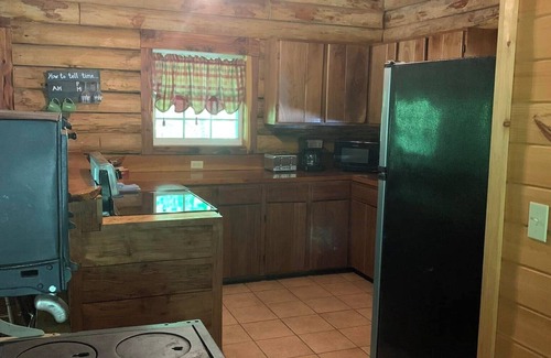 Lovingston Cabina | SECLUDED LAKE FRONT LOG CABIN