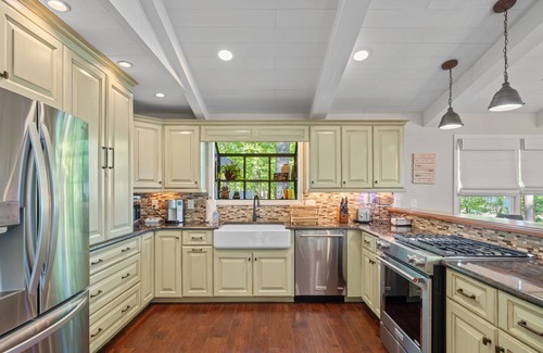 Lake Oconee Casa | Secluded Lake Oconee 4 Bed/4 BA lakefront home w/ Private dock, 10 Min to Publix