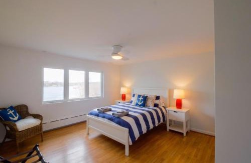 Ingleside Casa | Secluded Lake Retreat - Private Beach, Pier & Fire Pit