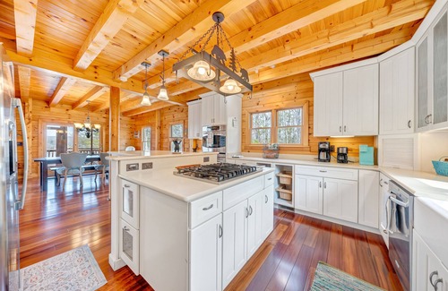 Staunton River Casa | 5400 pies cuadrados, frente al lago, 6 dormitorios, suite King, pr. Muelle