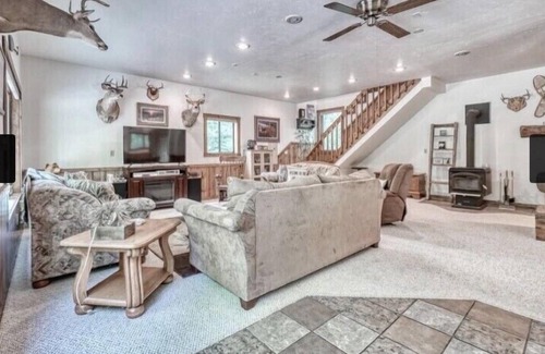 Florence Casa | Secluded lakefront property, sand beach, water slide, kayaks, and paddleboards!