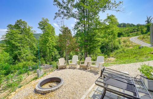 Lenoir Apartamento | Secluded Lenoir Tiny Home with Private Hot Tub!